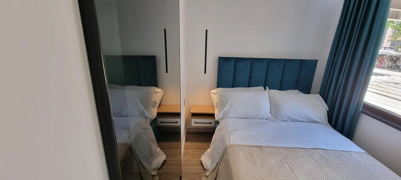Deluxe Apartment Bllok ティラナ アルバニア