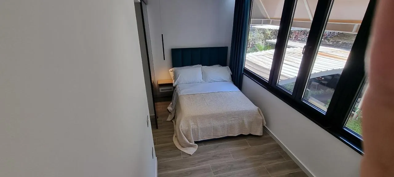 Deluxe Apartment Bllok ティラナ
