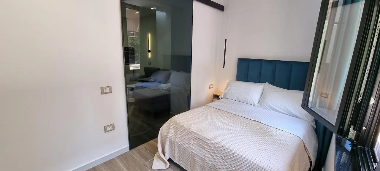 Deluxe Apartment Bllok ティラナ