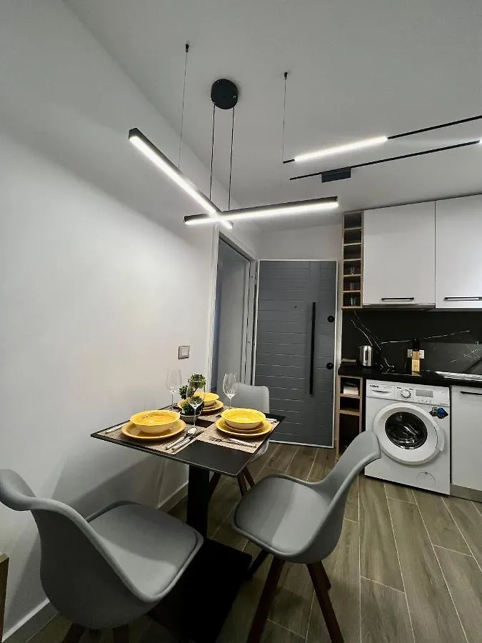 Deluxe Apartment Bllok ティラナ アルバニア