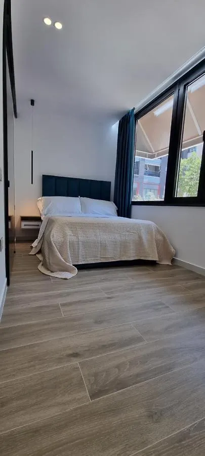Deluxe Apartment Bllok ティラナ