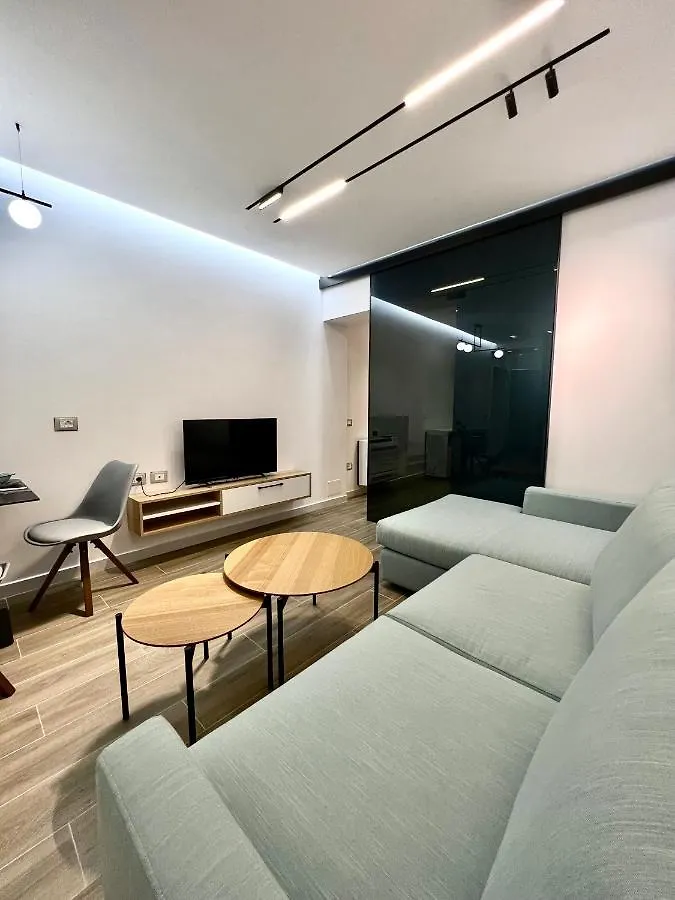 Deluxe Apartment Bllok ティラナ