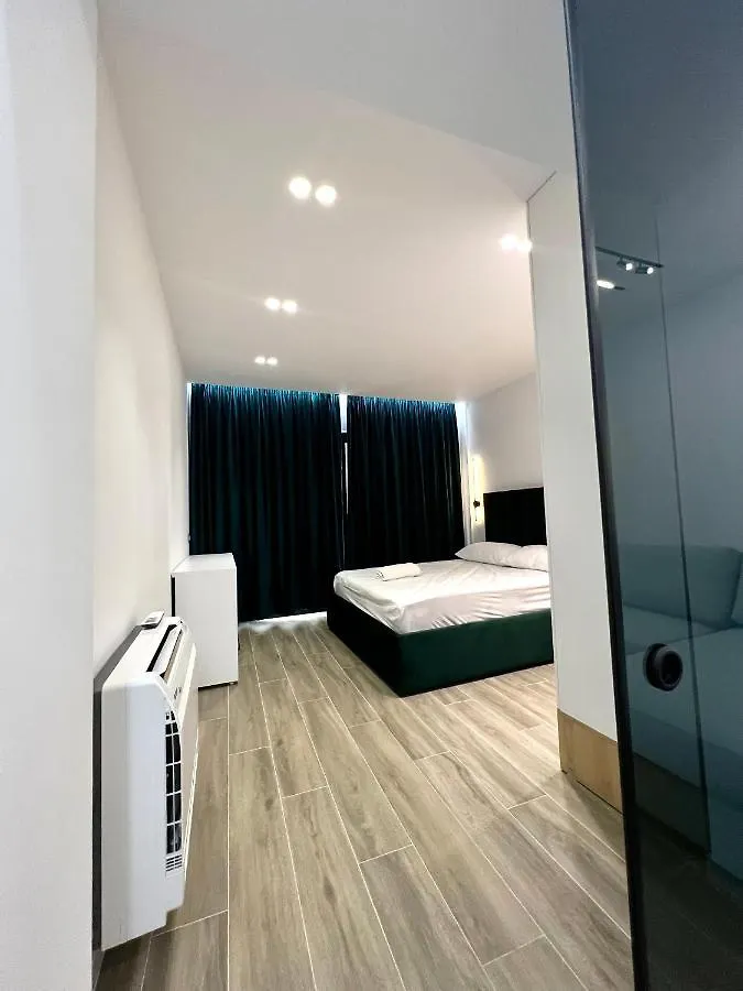 Deluxe Apartment Bllok Tirana