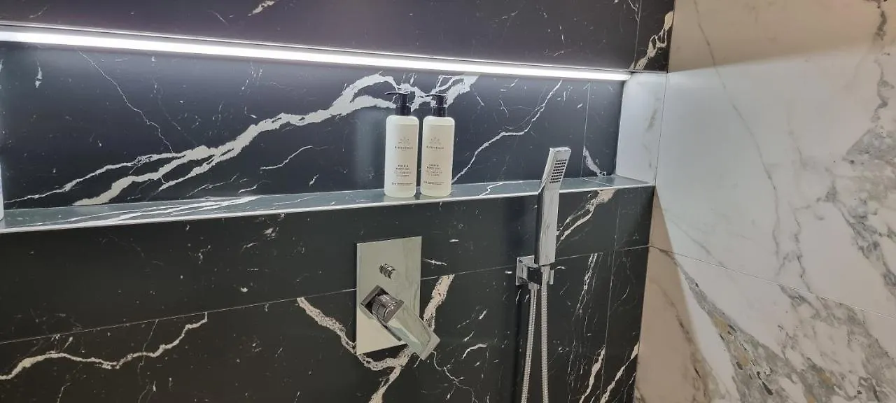 Deluxe Apartment Bllok Tirana